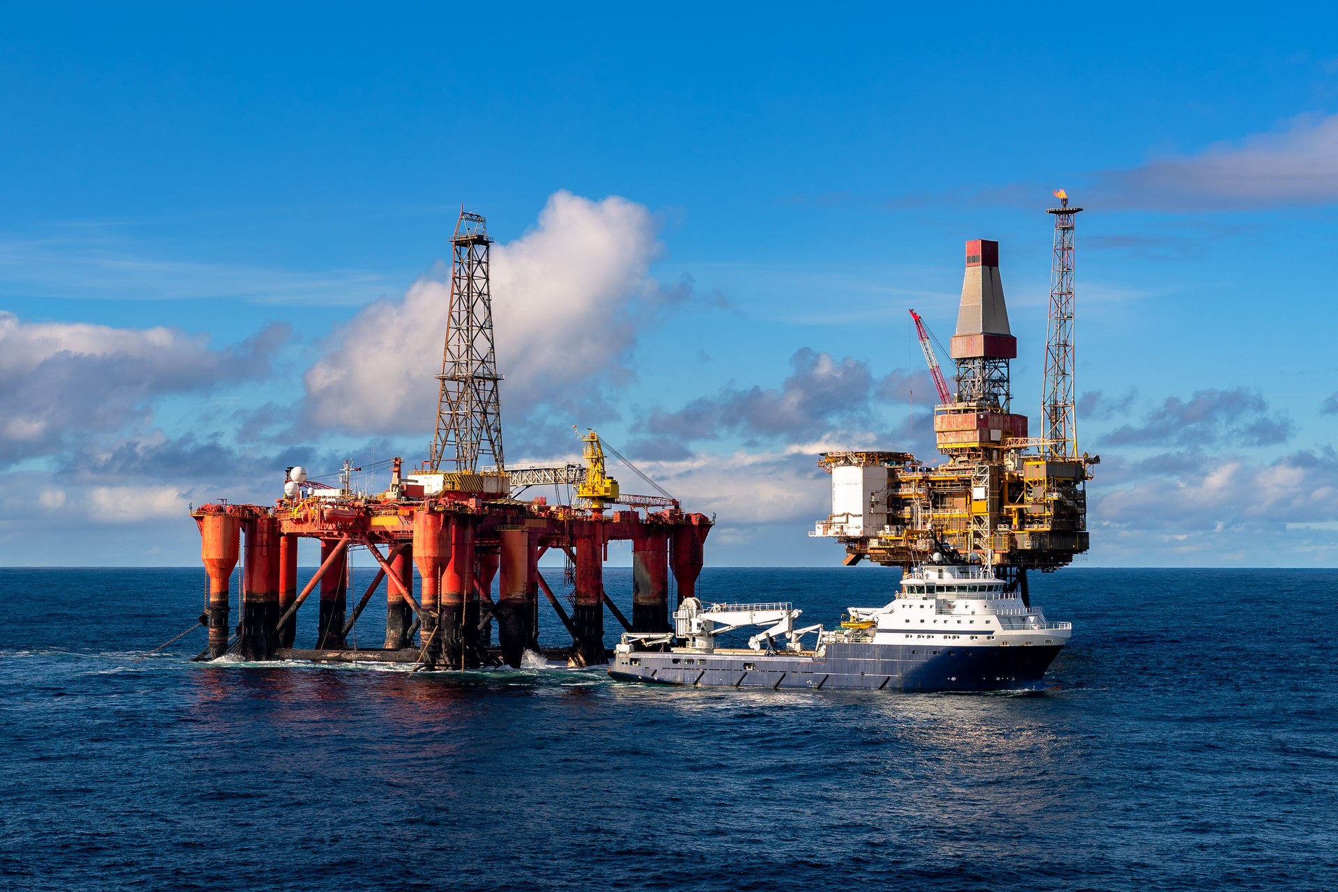 AHTS vessel Island Valiant doing rig move operation for semi submersible rig Borgsten Dolphin next to Dunbar platform